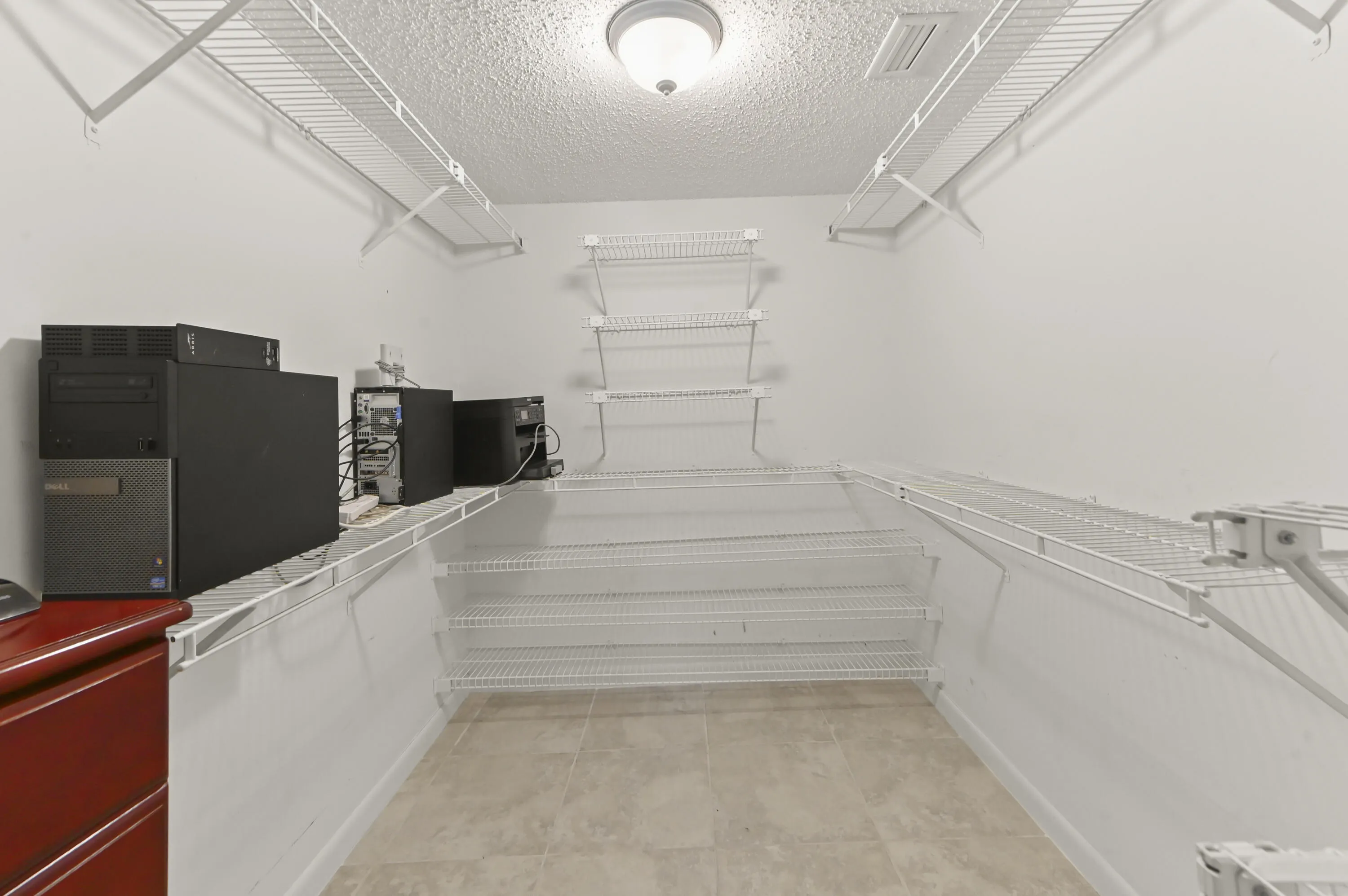 20 Closet 01
