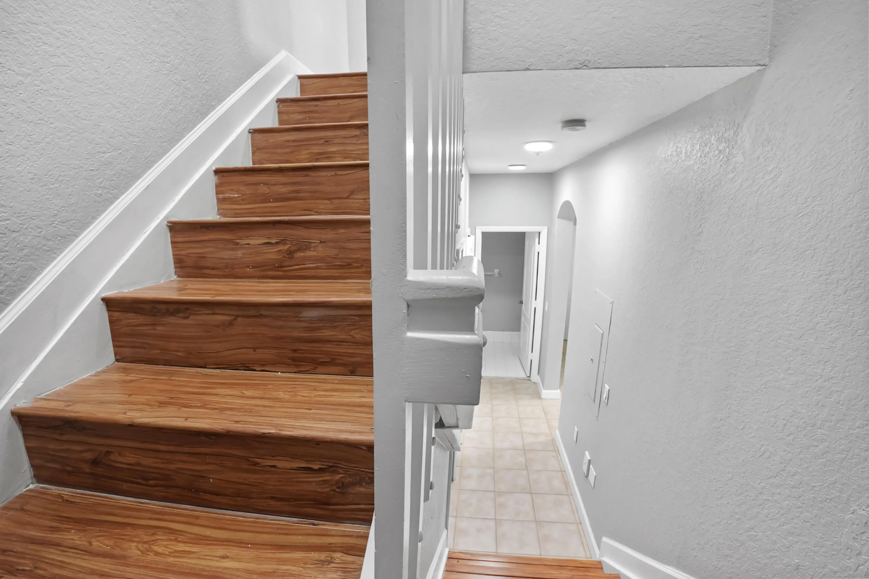 16 Hallway 02