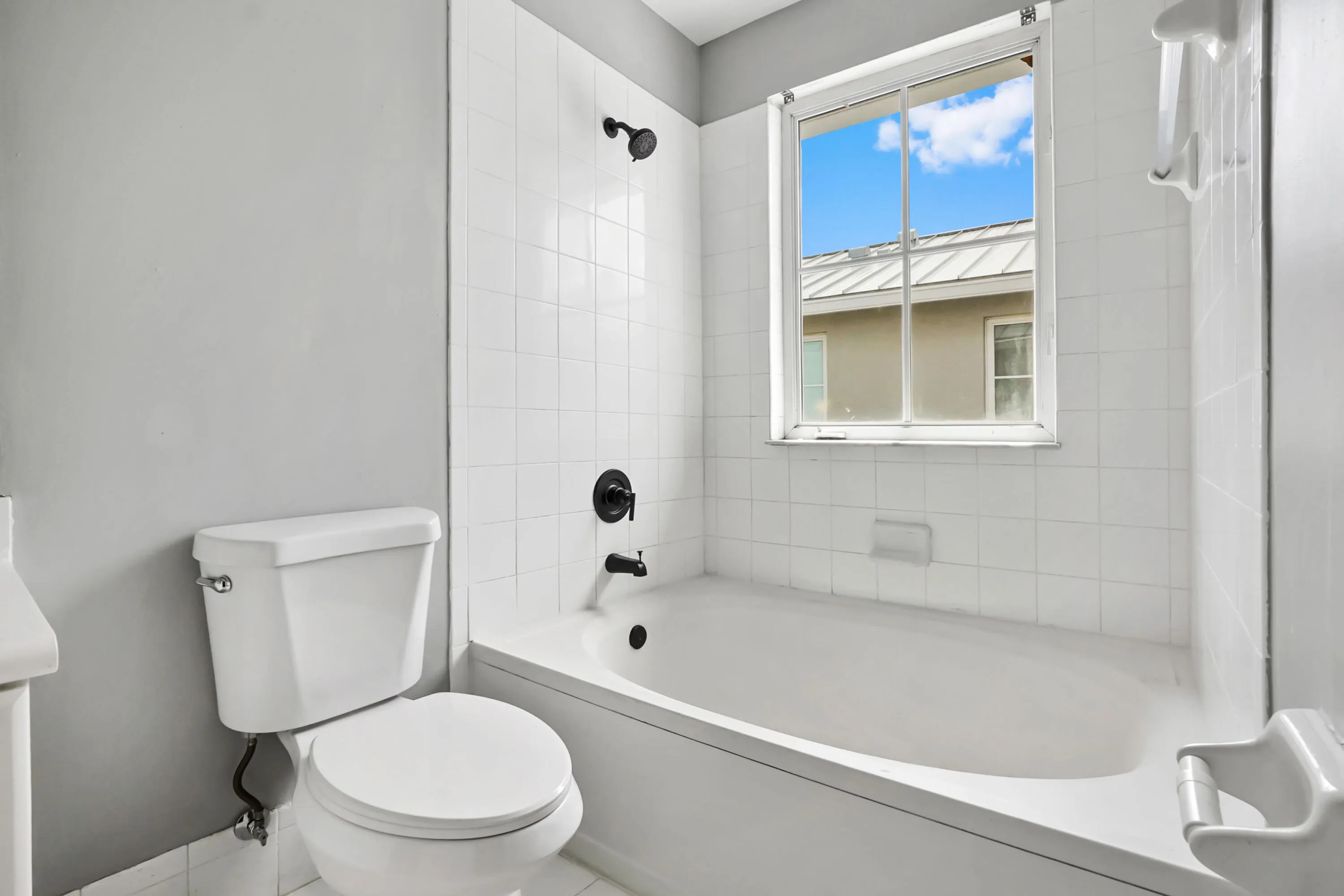 25 bathroom 01