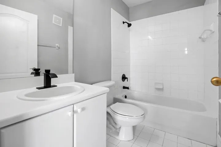 21 bathroom 01