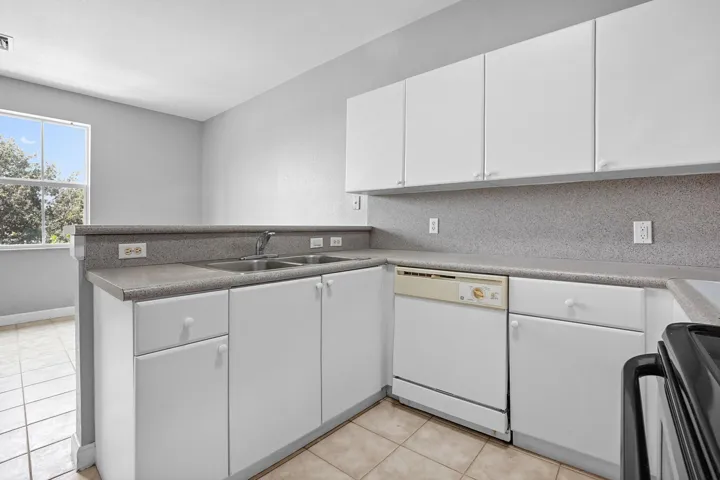 12 kitchen 02