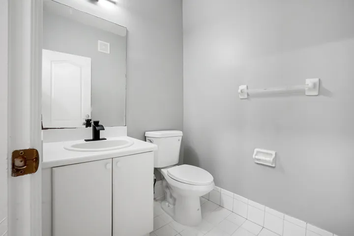 14 bathroom 01