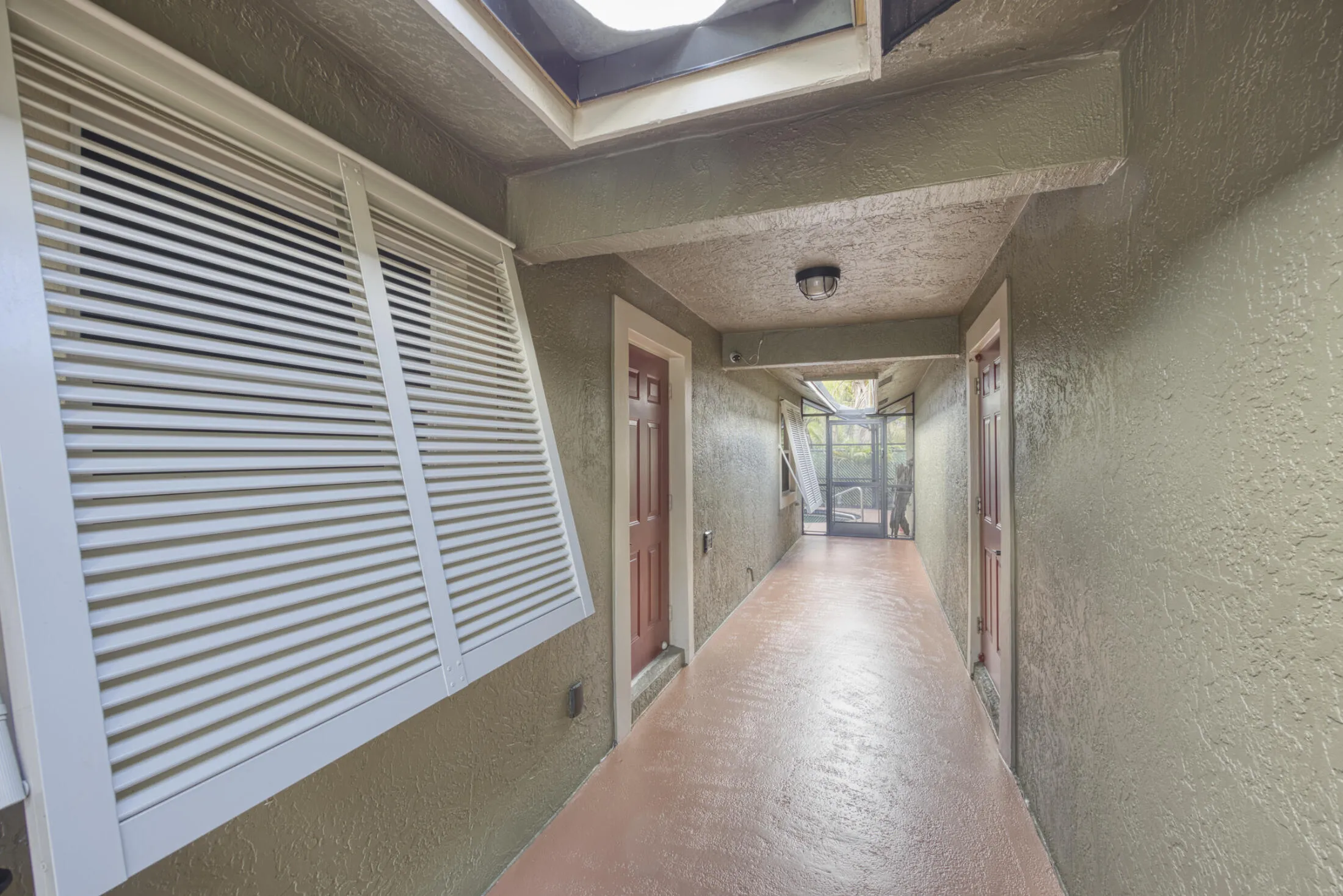 BREEZEWAY TO POOL