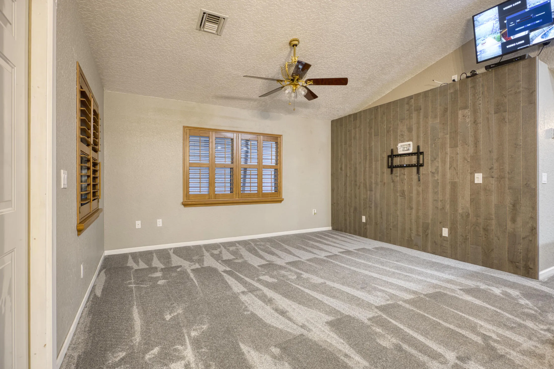 LIVING ROOM FROM FRONT DOOR