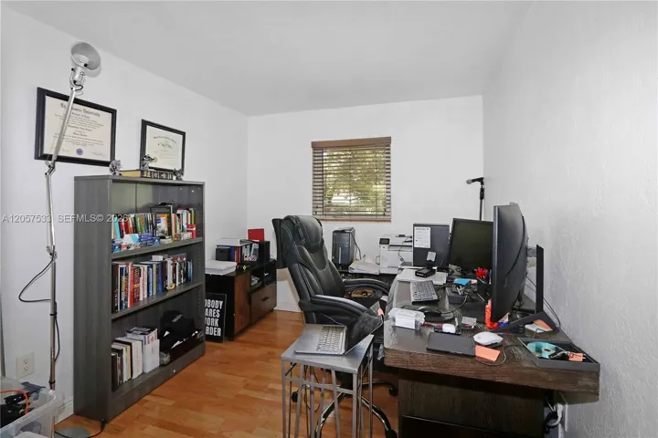 Photo 18