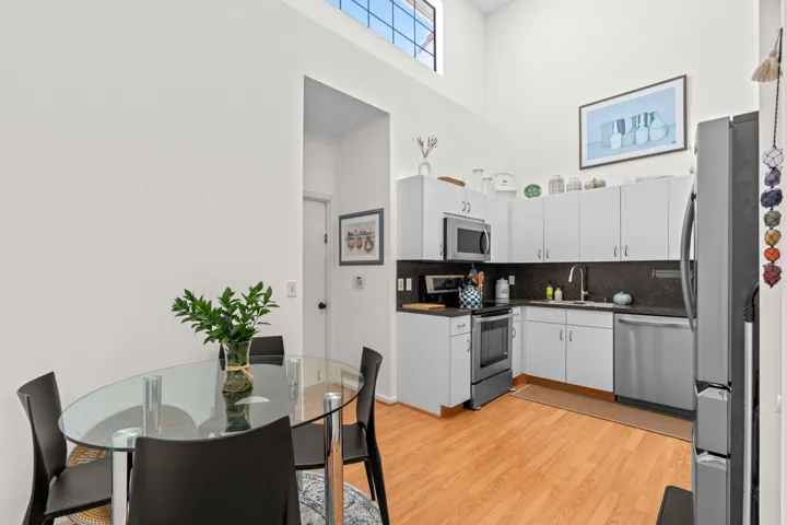 Eat-In Kitchen