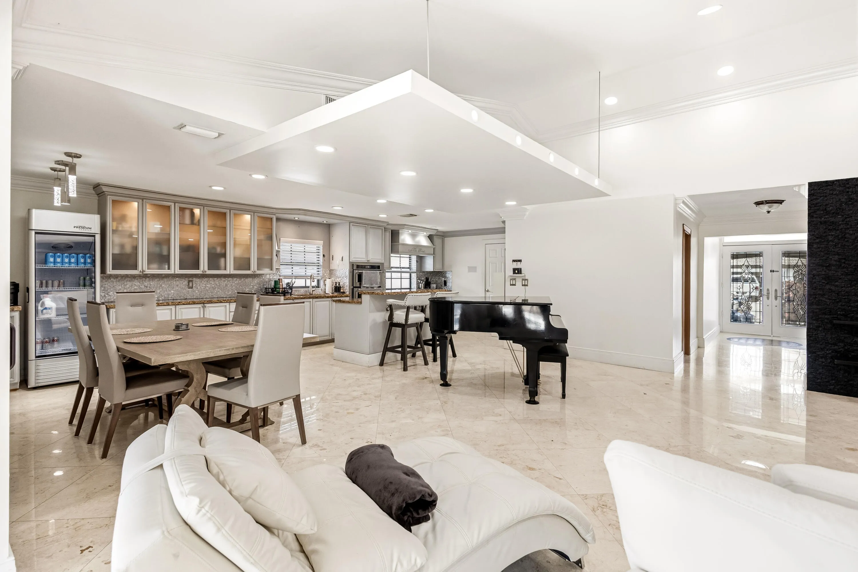 Living / Dining Area