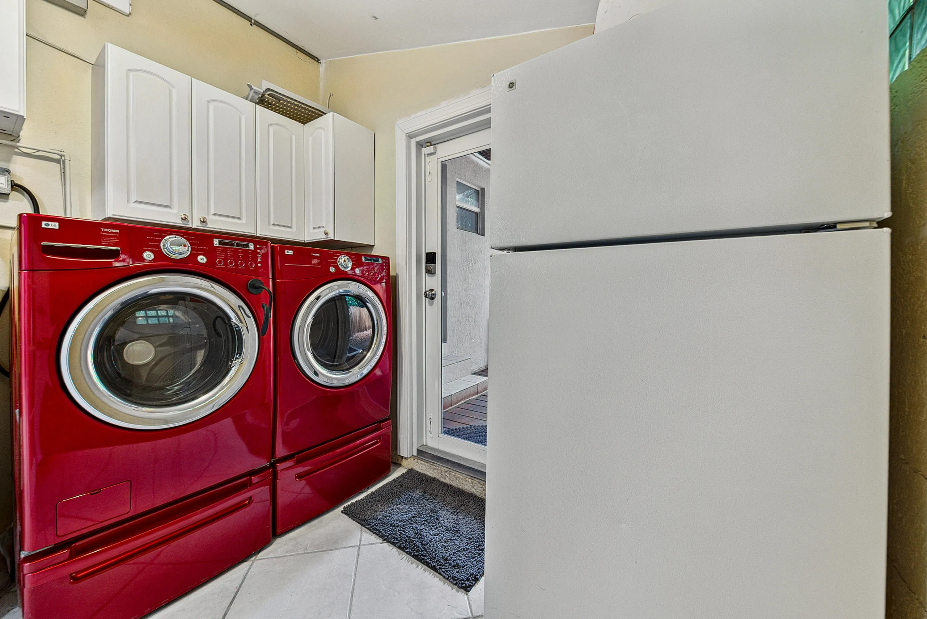Laundry Room w/exterior door