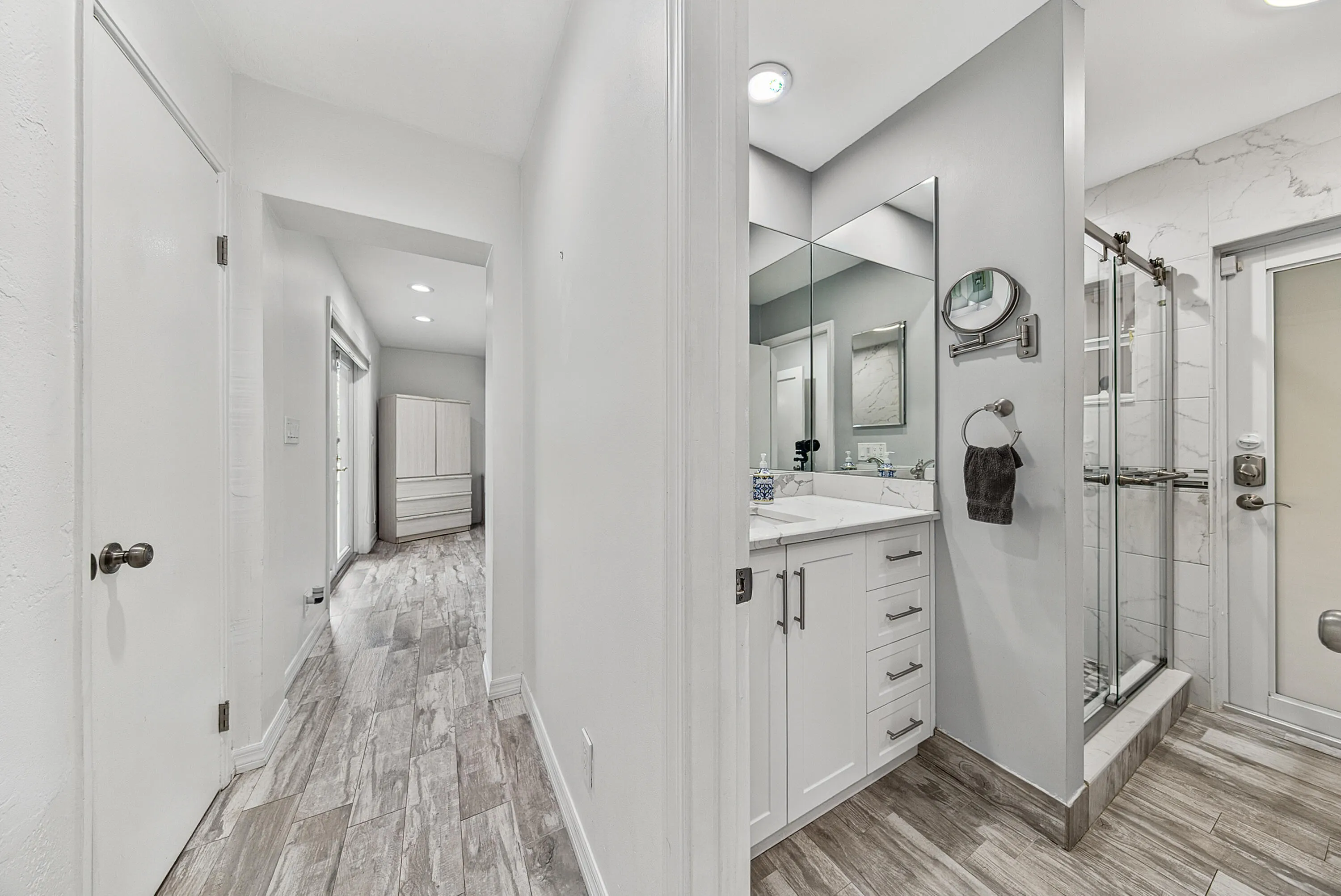 Primary Bath/Bedroom