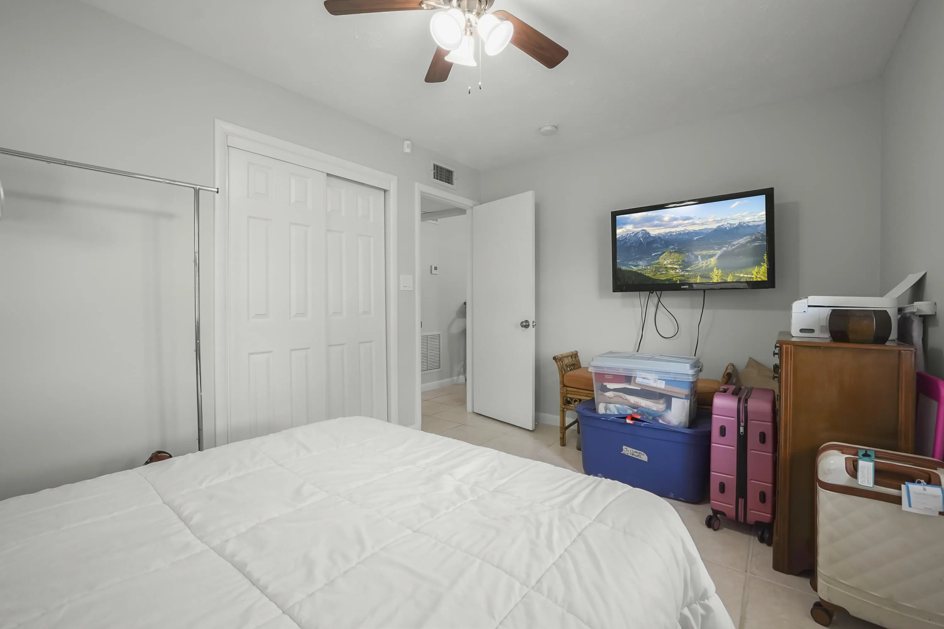 17 Bedroom 05
