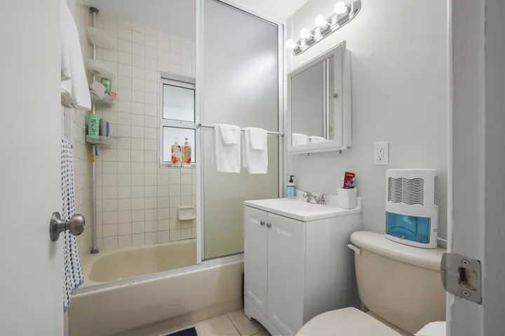 12 Bathroom 01