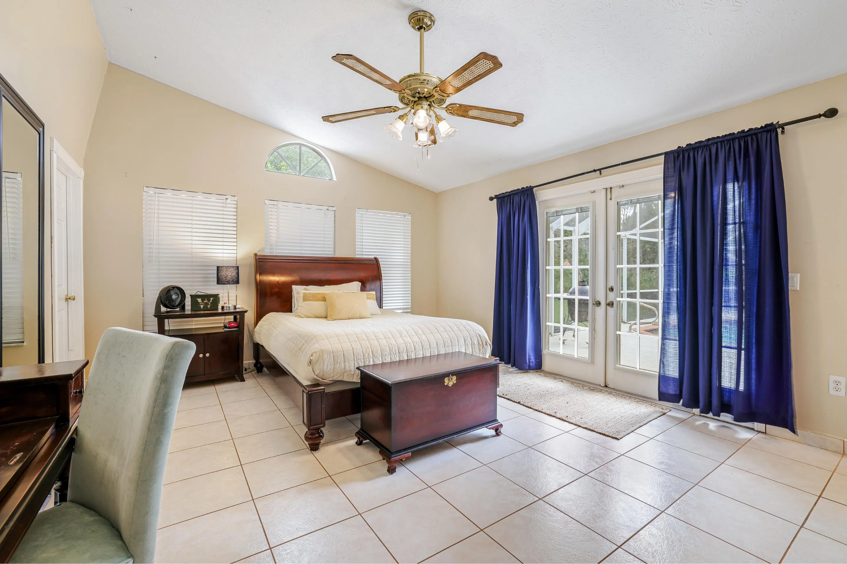 Main Level - Bedroom