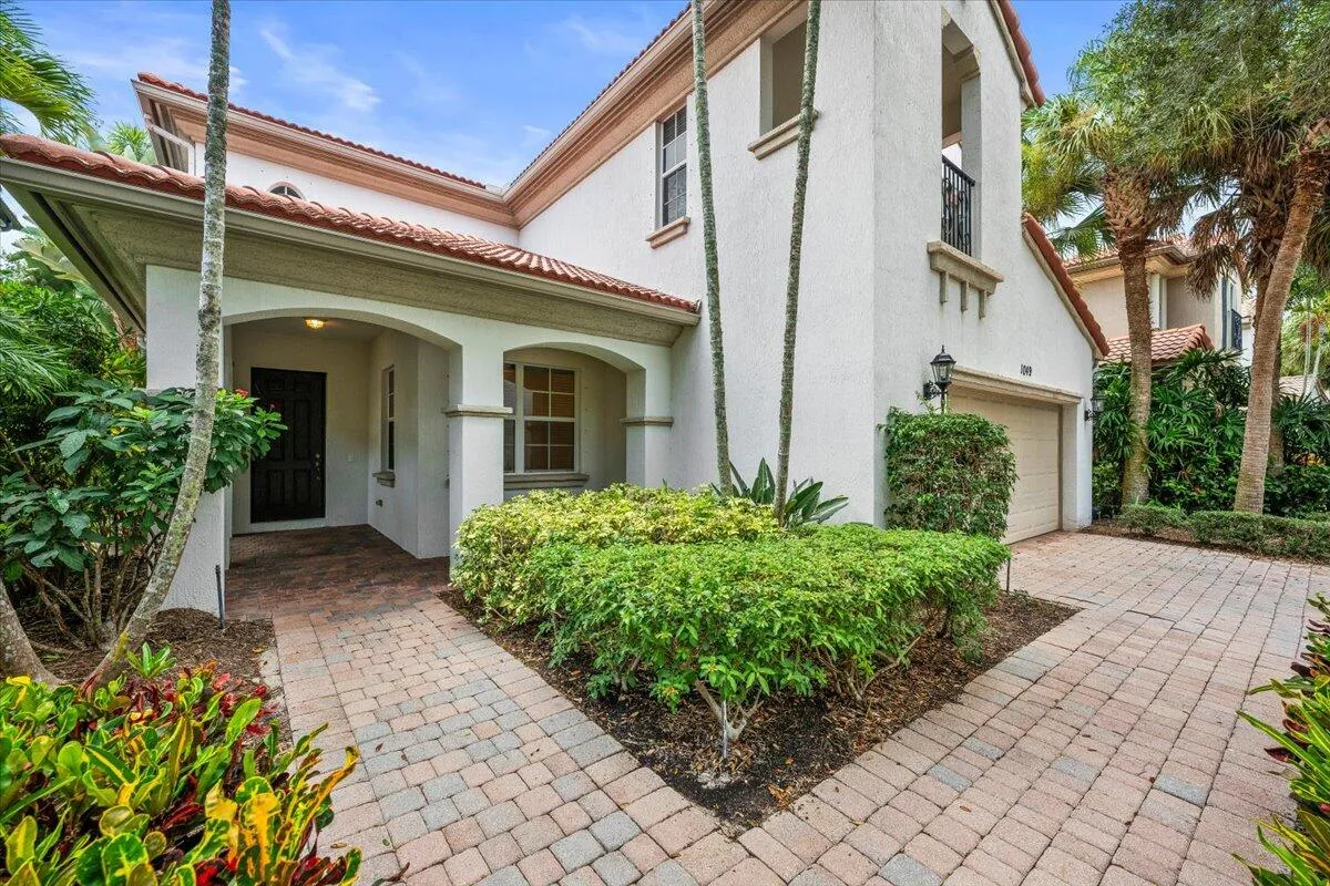 Inviting Path Entryway