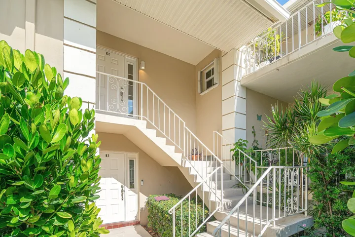 2nd Floor Villa - Walk- Up