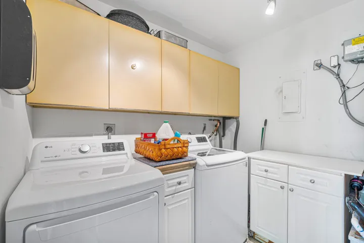Full Size Laundry room + mechanicals (H20, Newer A/C)