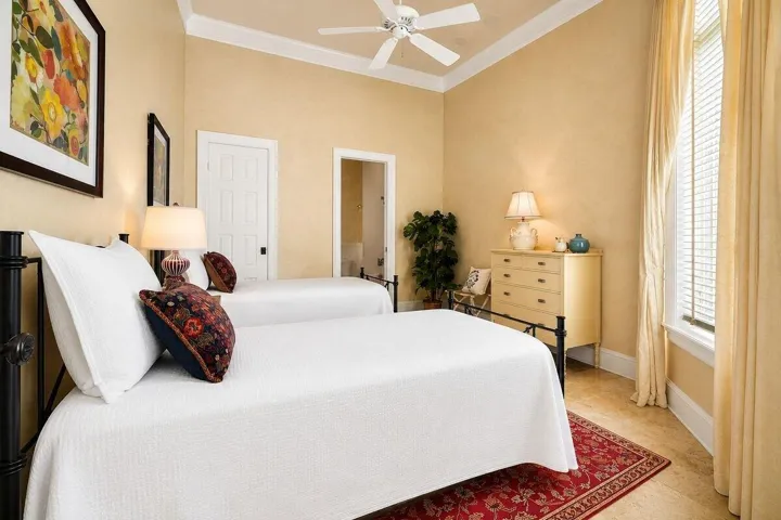 039_501_granada_guest_bedroom_mls_1200px