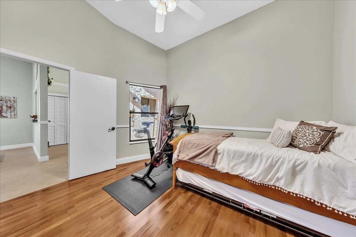 2ND BEDROOM WITH WALK IN CLOSET