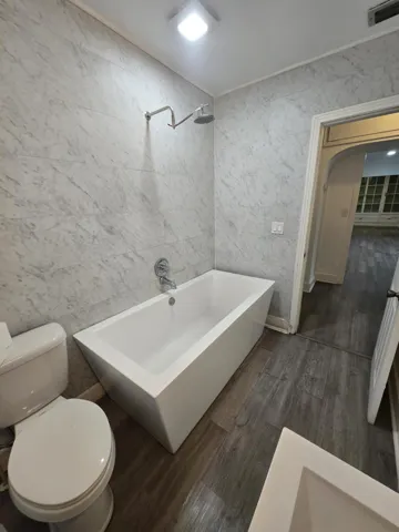 Main Bathroom 1