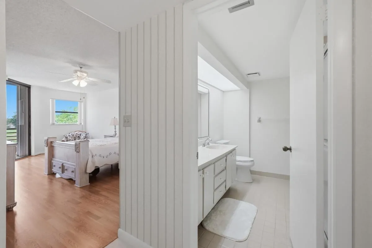 Hallway to the Master bedroom and bathroom