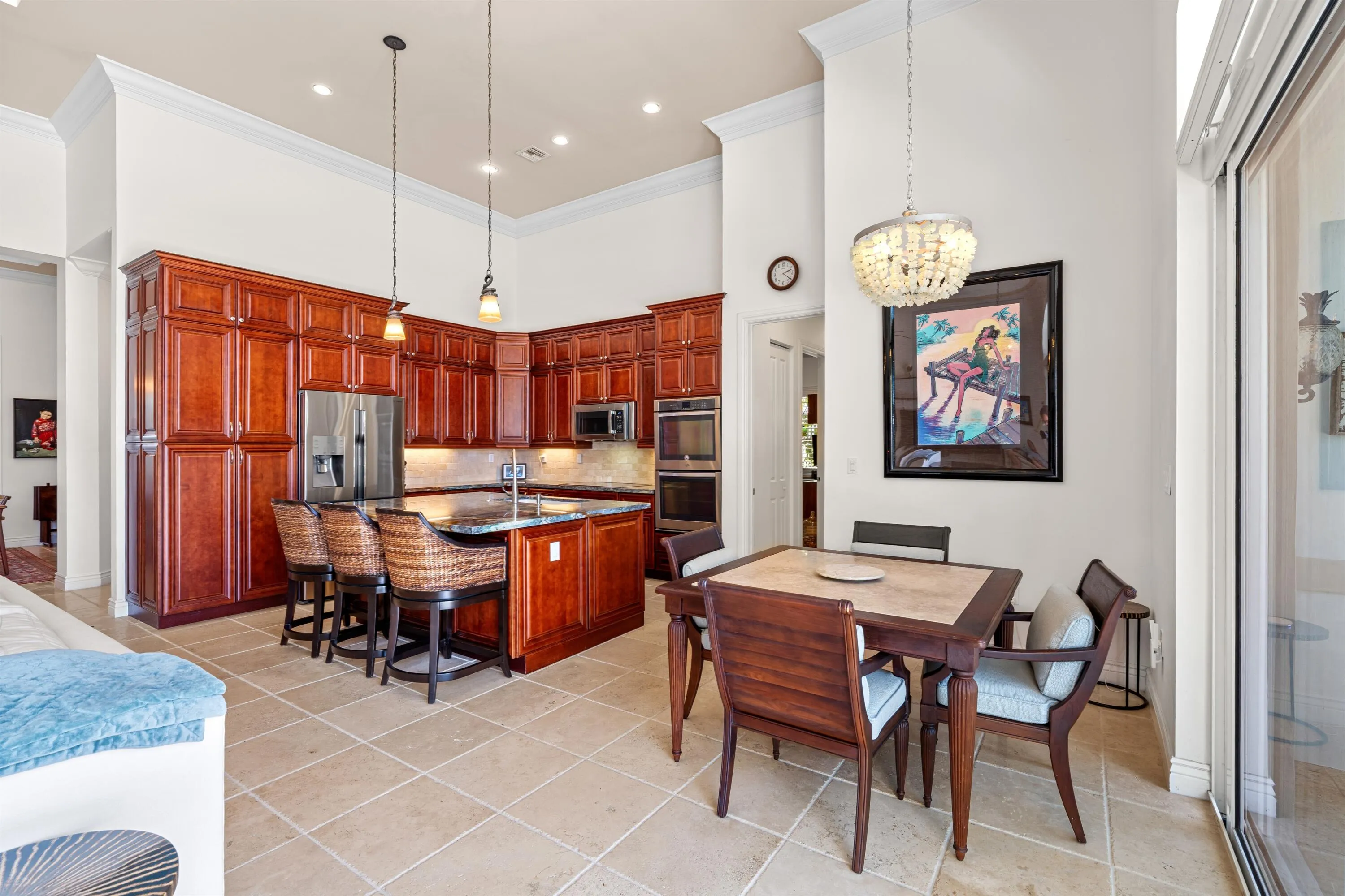 BREAKFAST_NOOK_TO_KITCHEN