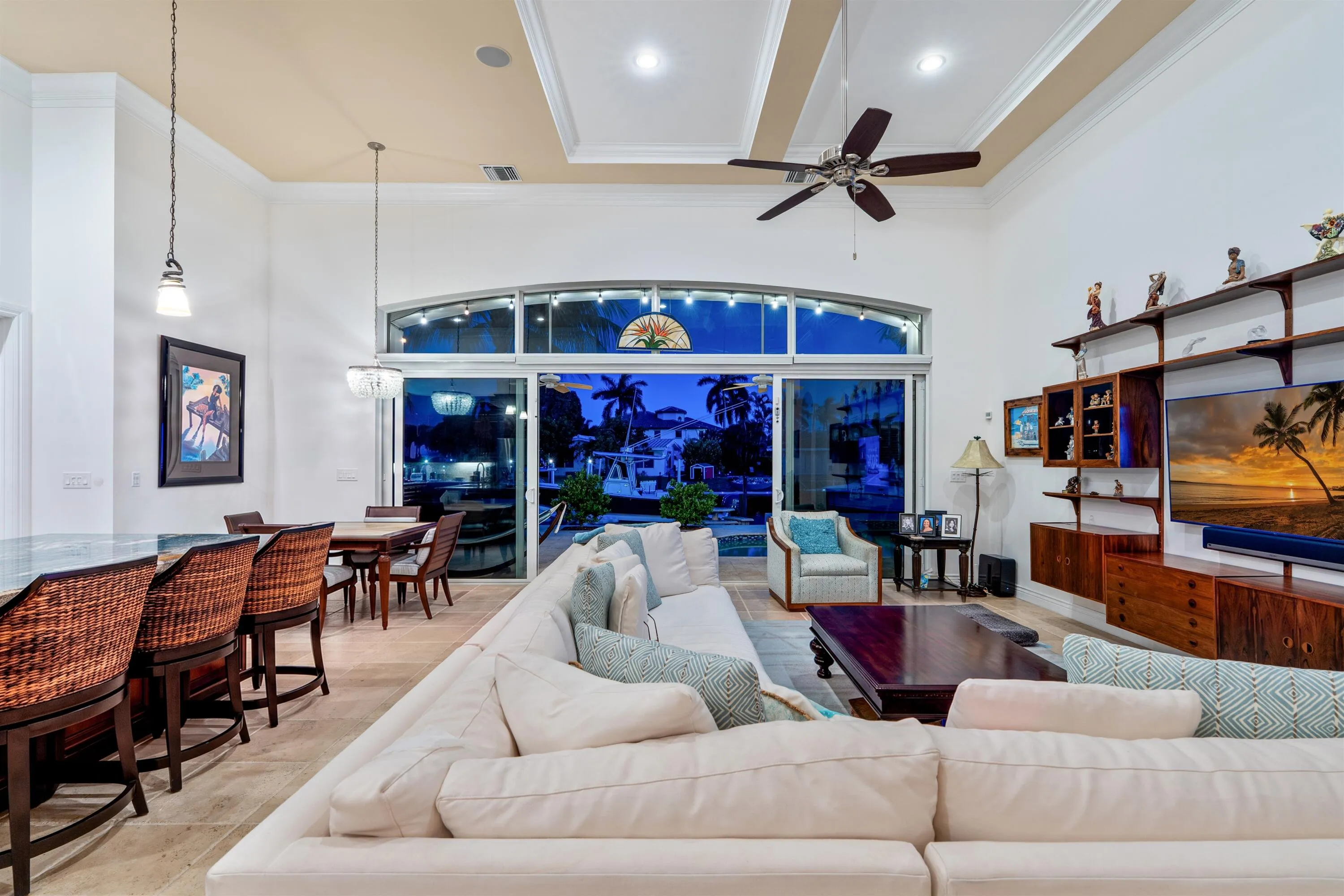 LIVING_ROOM_STRAIGHT_SUNSET