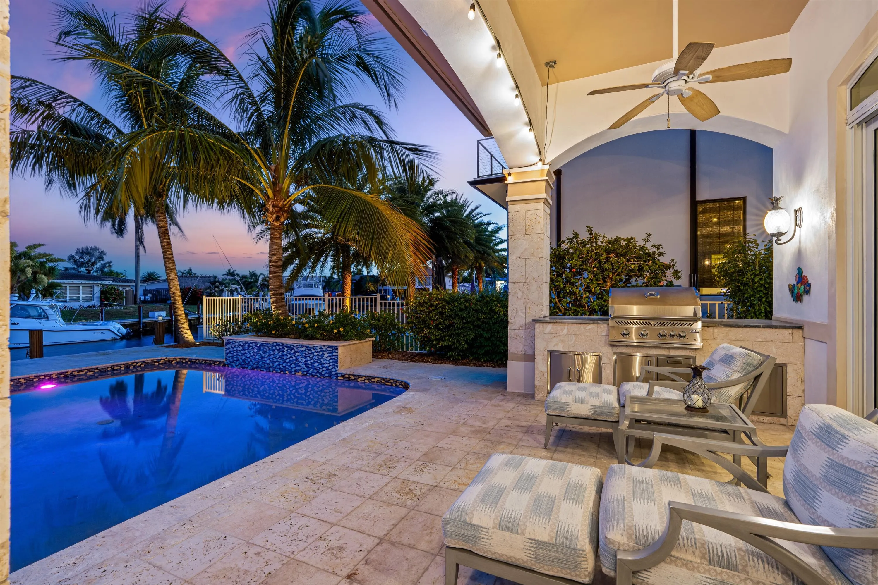 LOGGIA_ANGLE_SUNSET