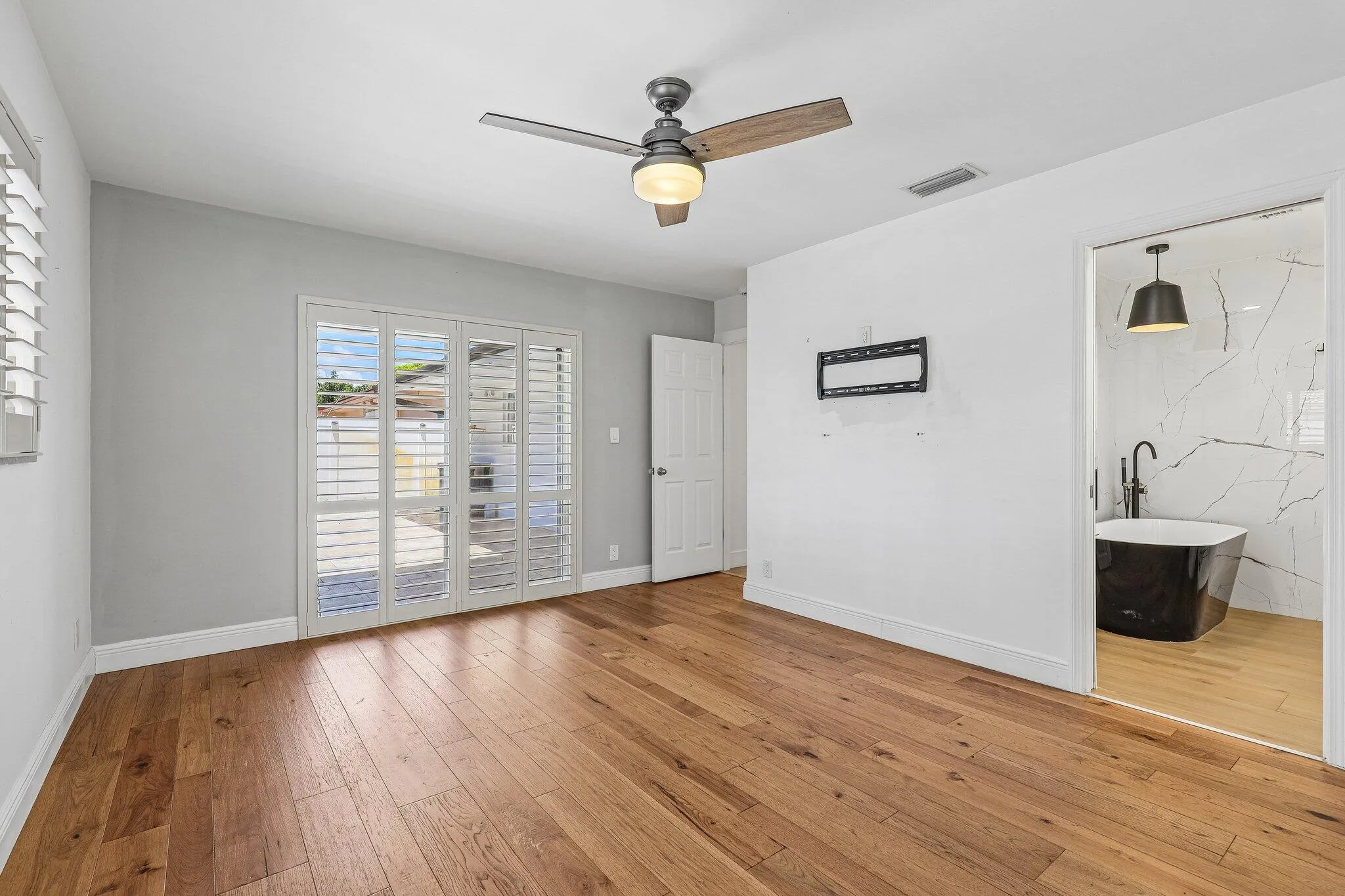 32-web-or-mls-NW 68th St-S2207-032