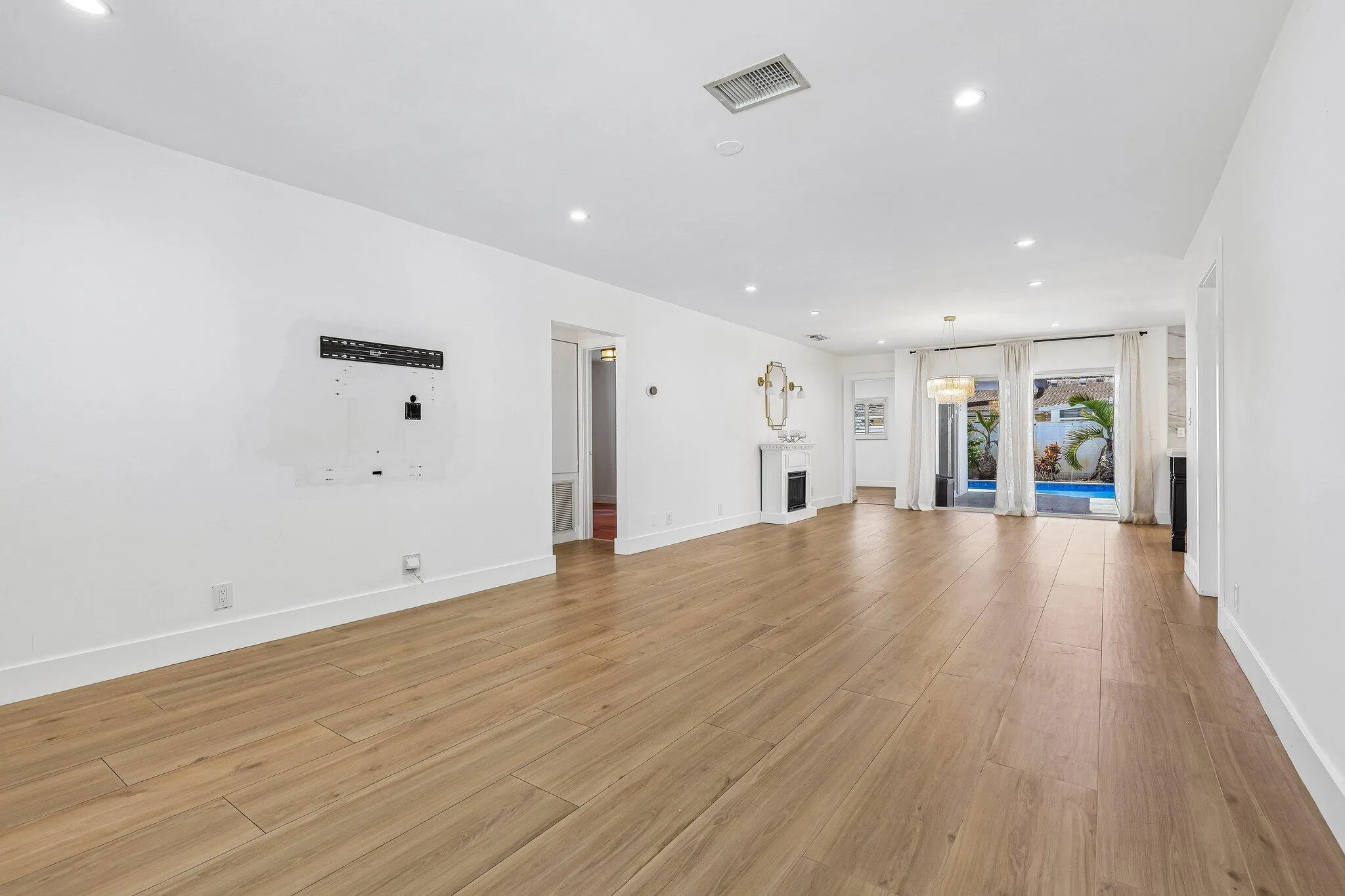 9-web-or-mls-NW 68th St-S2207-009