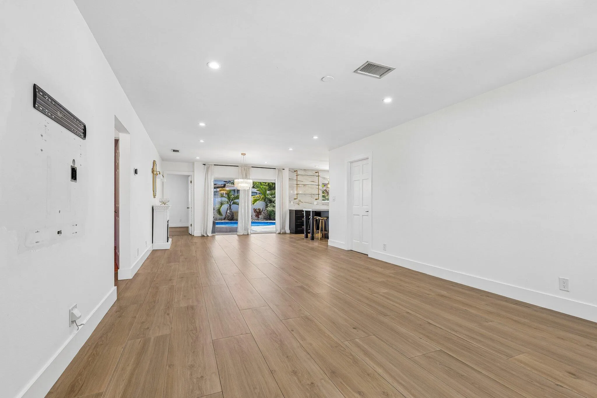 8-web-or-mls-NW 68th St-S2207-008