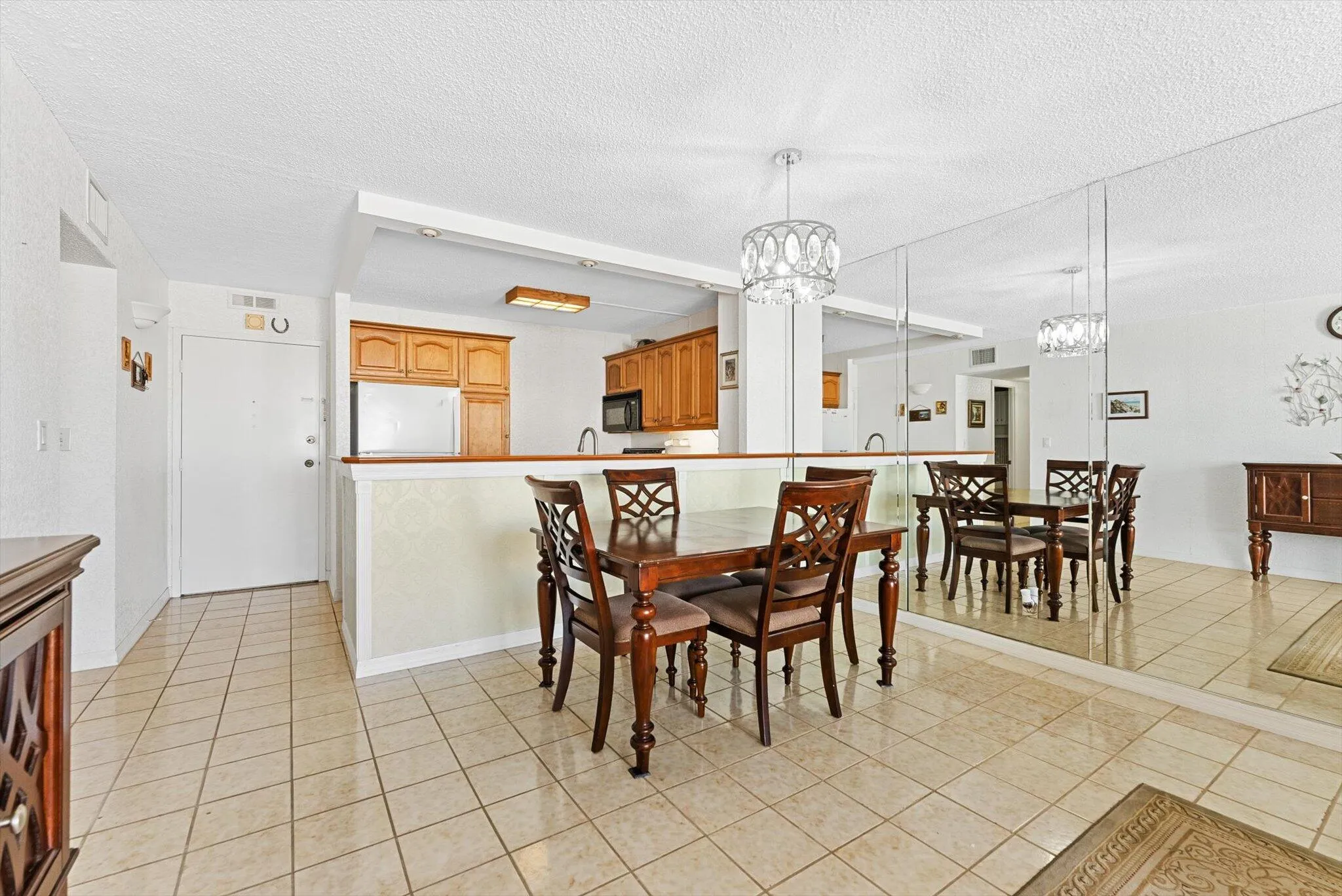 3540 S Ocean Blvd #604 - Dining area