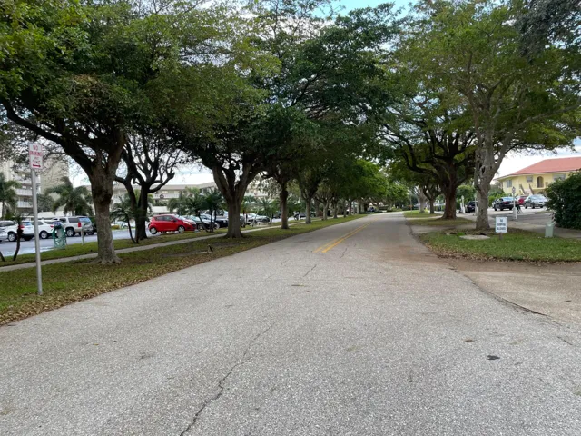 Yacht Club Drive-walk to Country Club