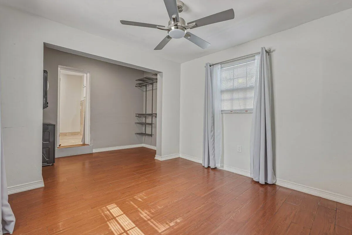 Apt bedroom