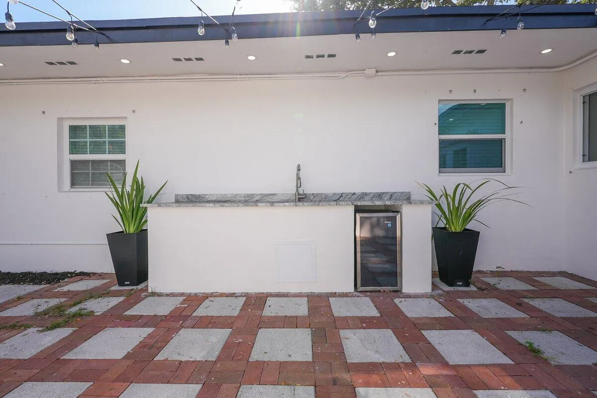 Wet bar with fridge