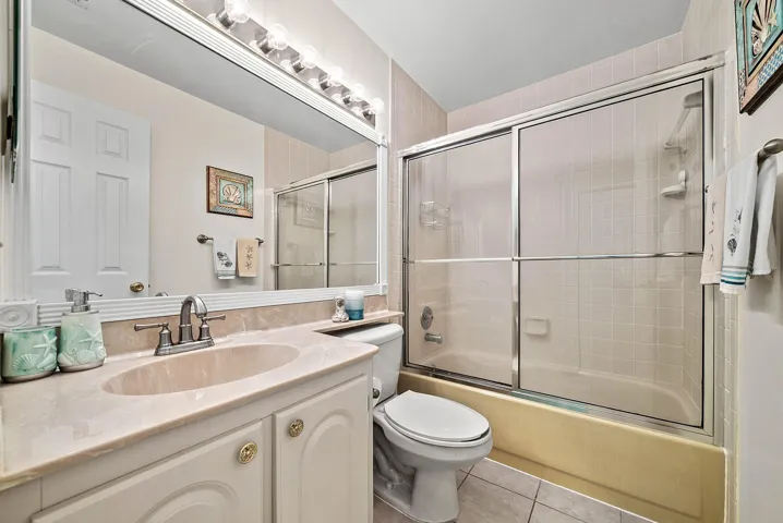 upstairs full bathroom