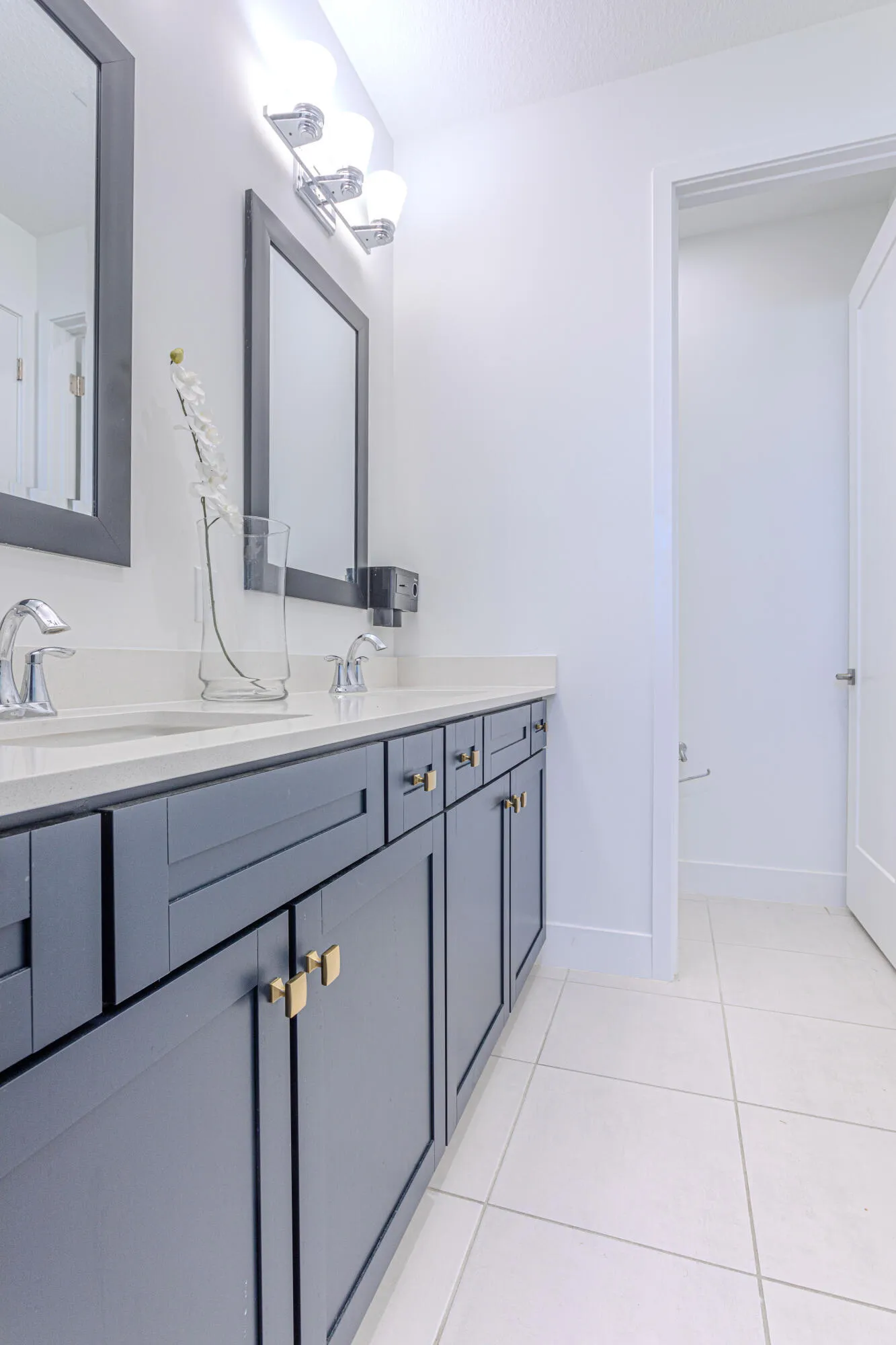 master bathroom 4883