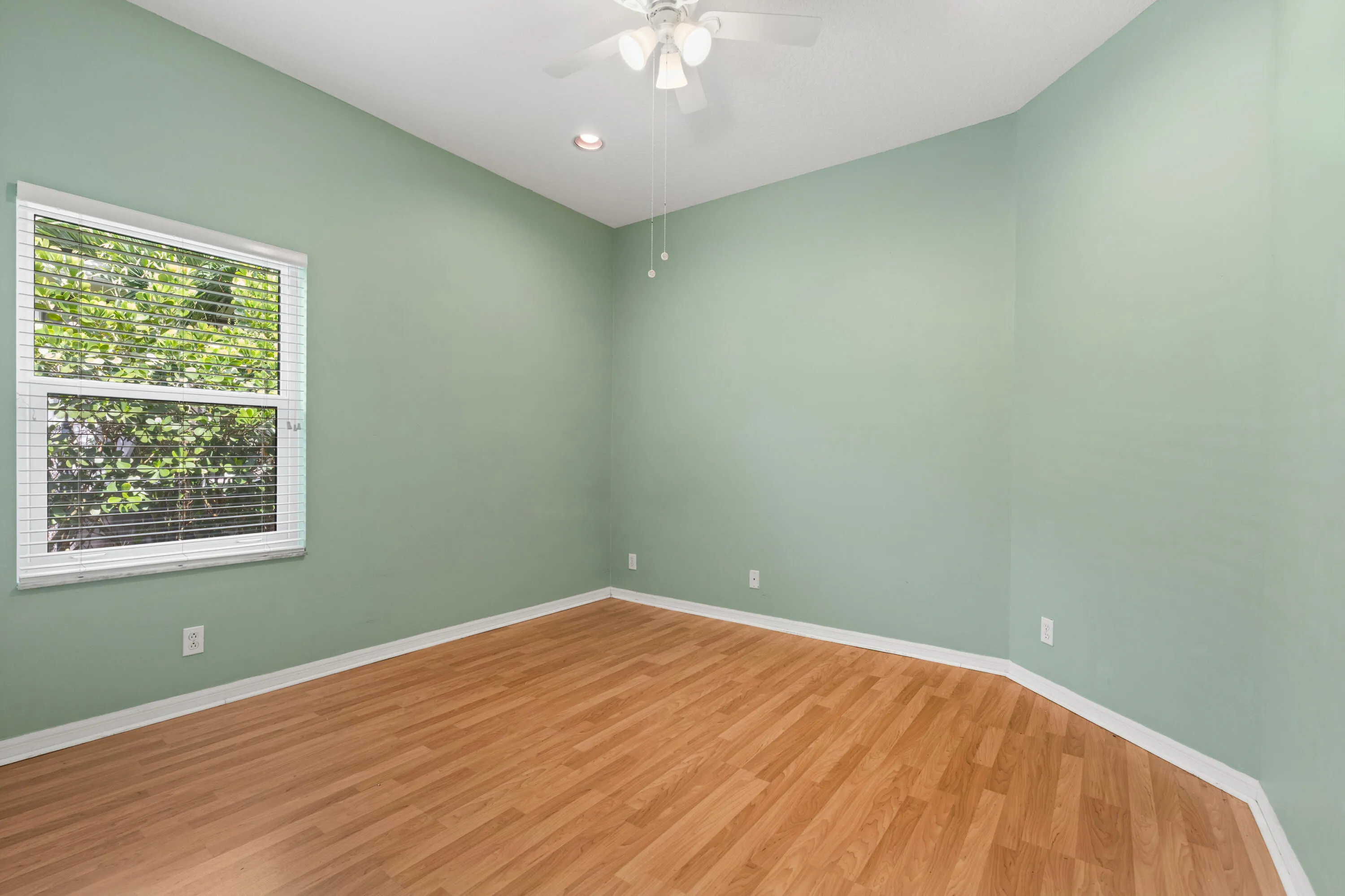 11595 Water Bend Ct_Vacant Large-28