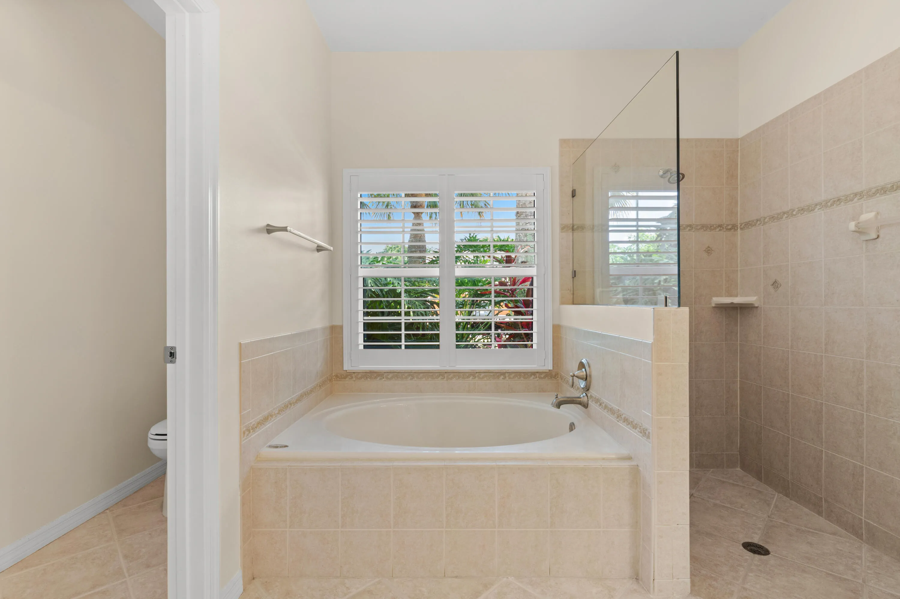 11595 Water Bend Ct_Vacant Large-23