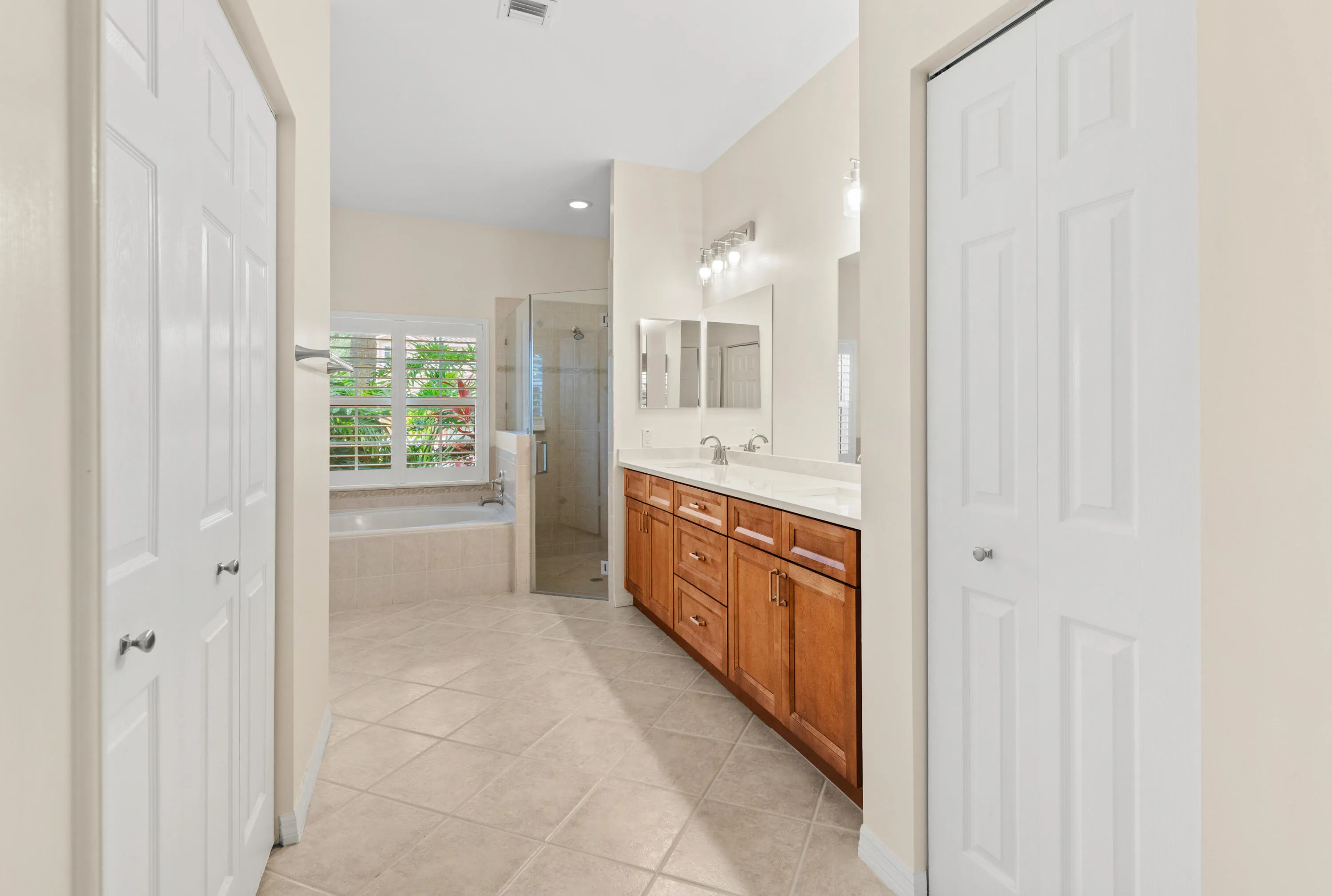 11595 Water Bend Ct_Vacant Large-19