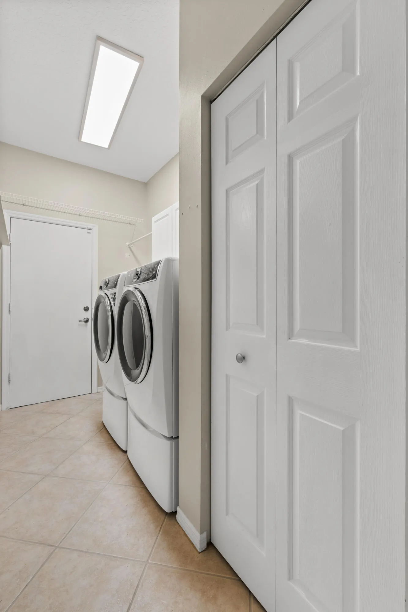 11595 Water Bend Ct_Vacant Large-35