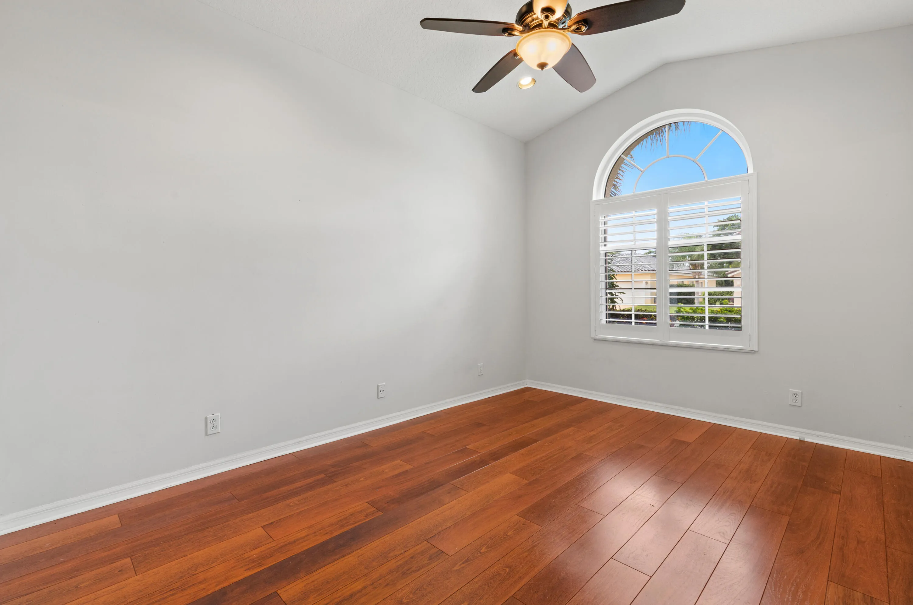 11595 Water Bend Ct_Vacant Large-29