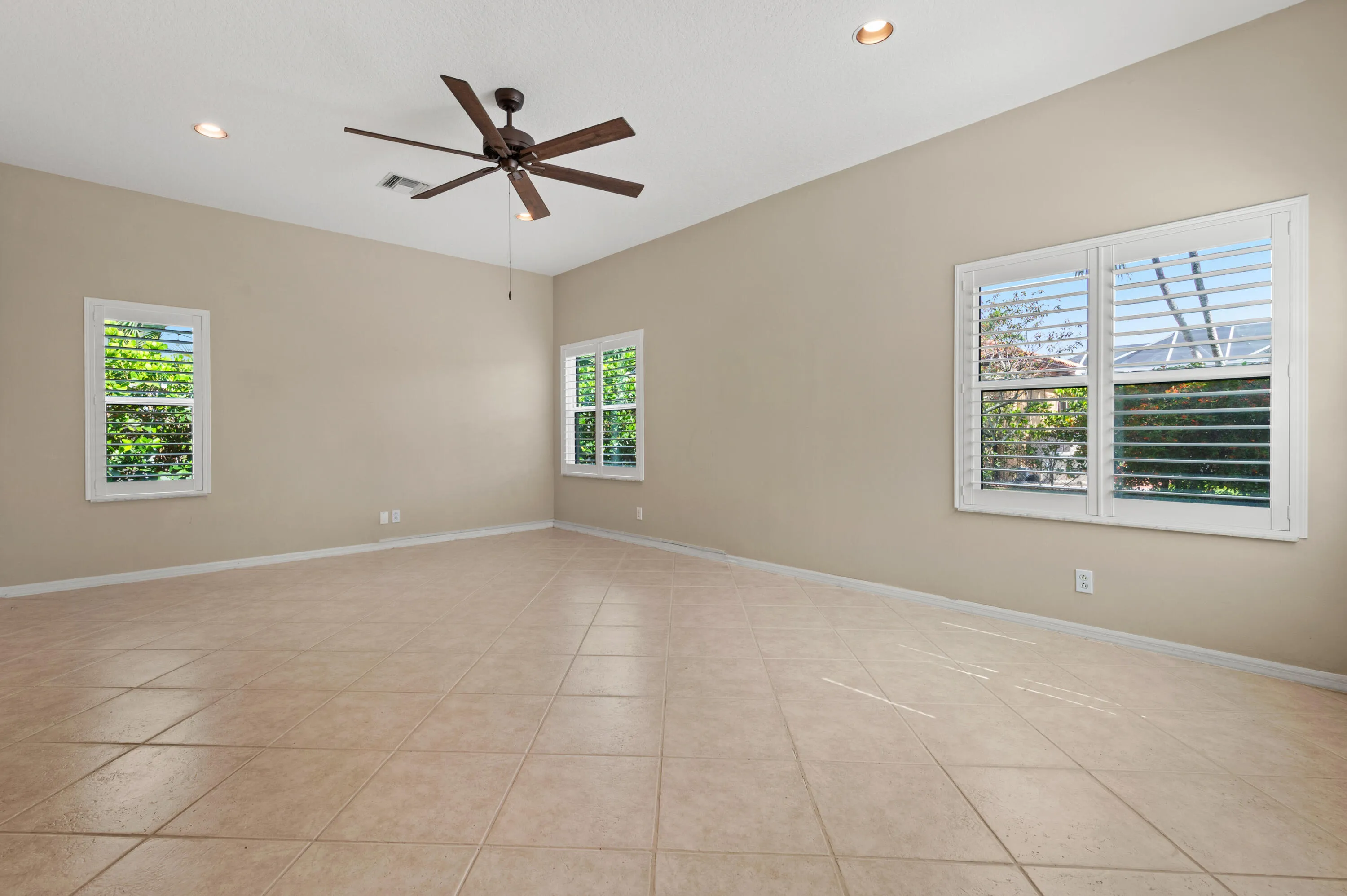 11595 Water Bend Ct_Vacant Large-13
