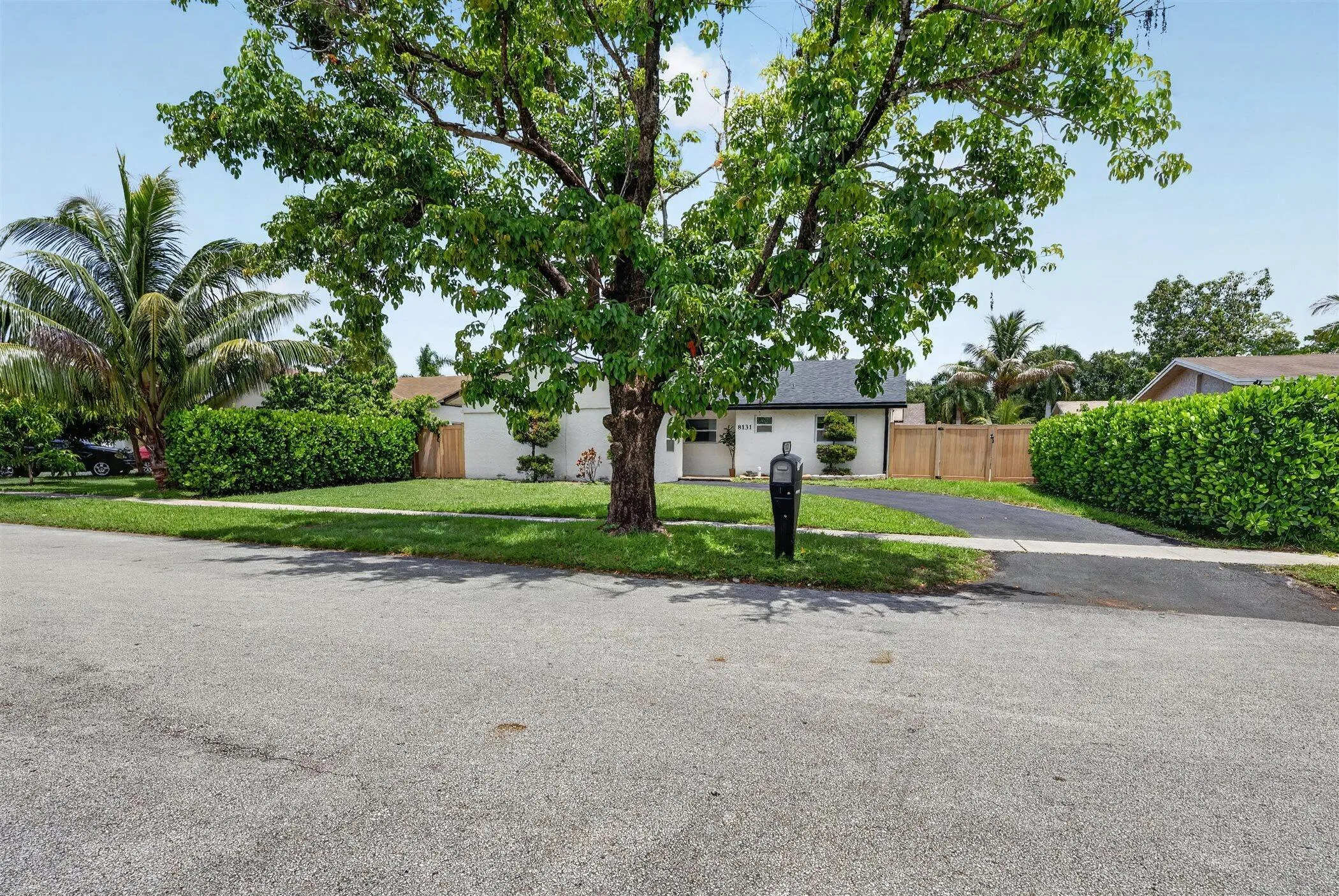 02-8131-NW-44th-Ct-LPG