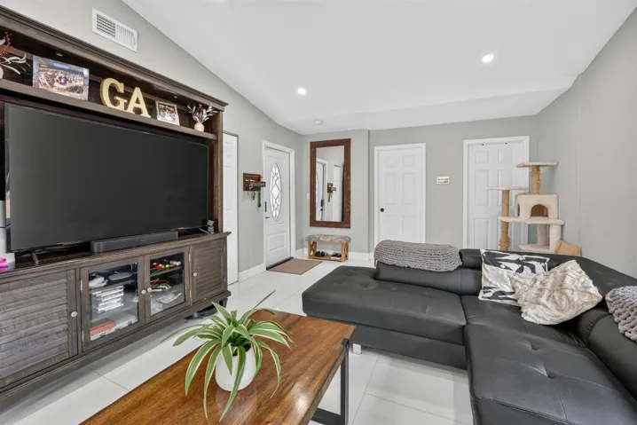 20-8131-NW-44th-Ct-LPG