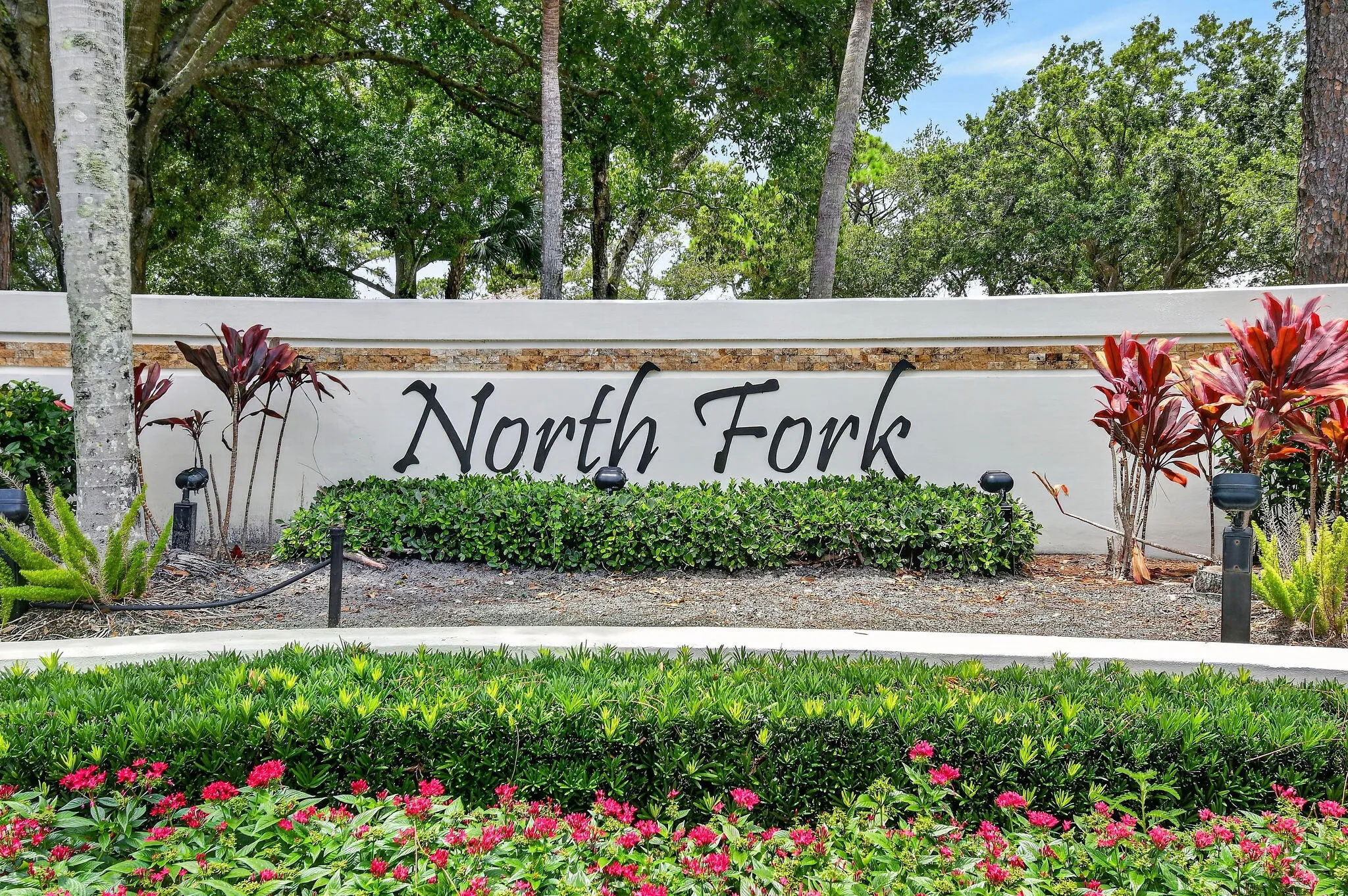 108NorthRiverDrW(84)