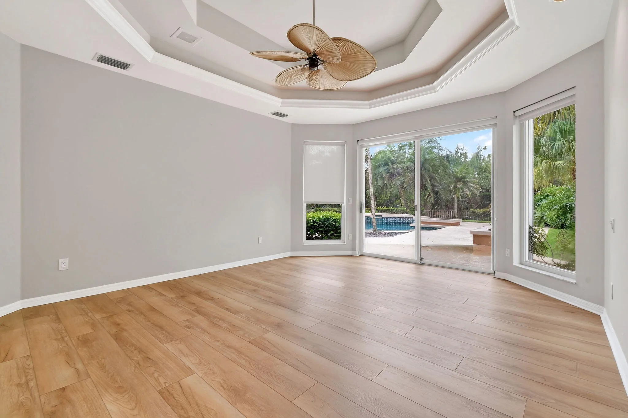 108NorthRiverDrW(36)