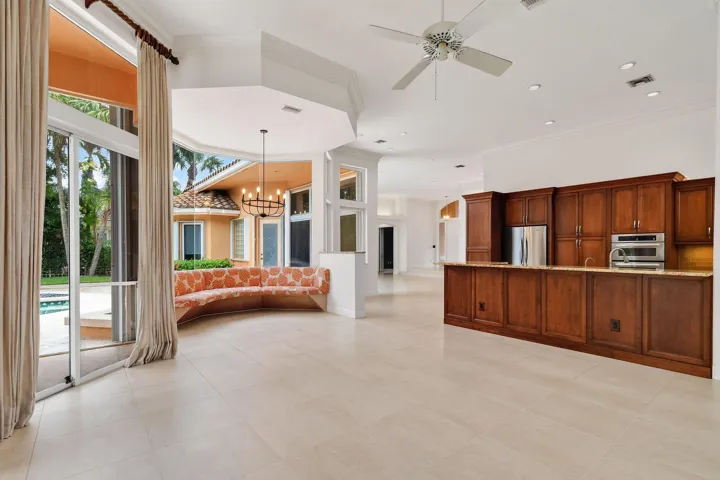 108NorthRiverDrW(23)