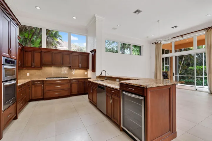 108NorthRiverDrW(29)