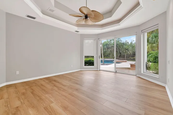 108NorthRiverDrW(36)