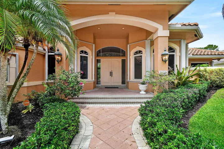 108NorthRiverDrW(8)