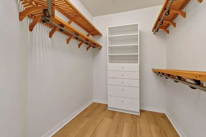 108NorthRiverDrW(49)